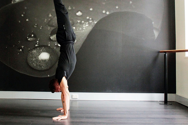 Yoga flow level up An image of a man doing a handstand